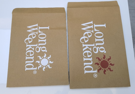 Les sacs en papier écologiques de Papier d'emballage, papier de Recycable Brown enveloppe l'écran en soie de 2 PMS